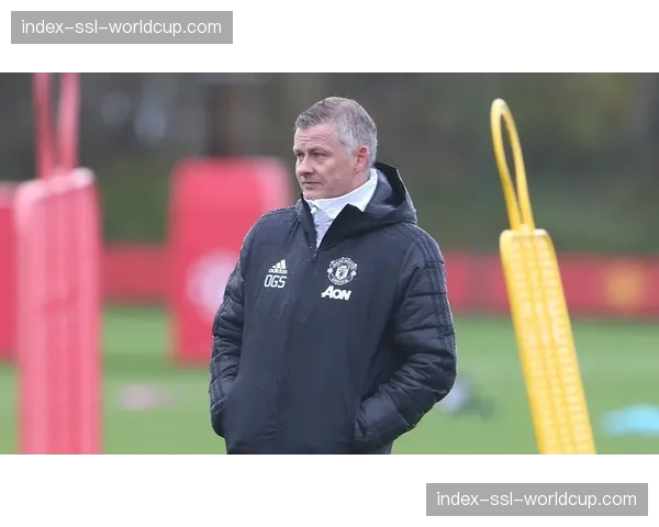 法国业余联赛边路战术研讨会召开，探讨五后卫阵型下的进攻创新